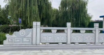 拉萨 芝麻灰桥栏杆、河道栏杆安装效果