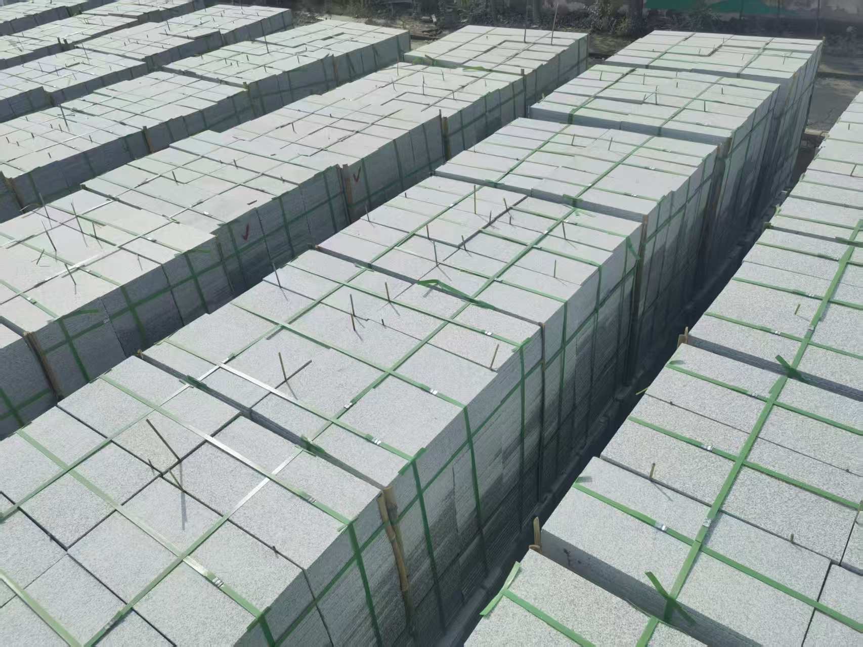 拉萨 芝麻白1.8公分火烧300*600地铺，清仓大甩卖