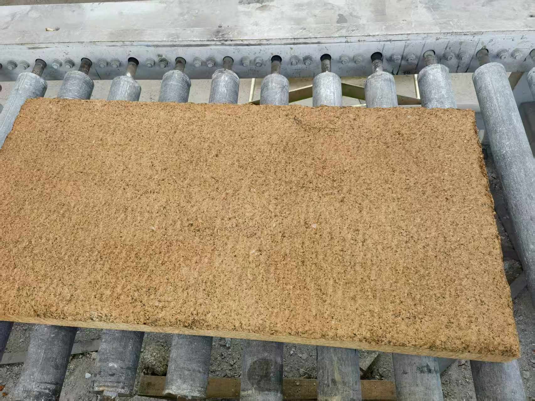 拉萨 菠萝面老石板，做旧仿古石，流水线生产加工