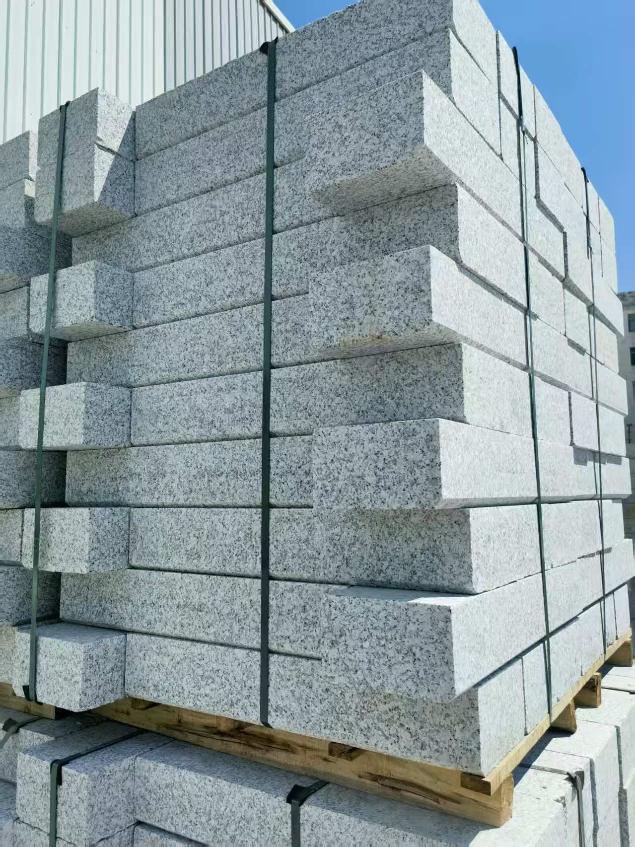 拉萨 路沿石颜色均匀、尺寸标准
