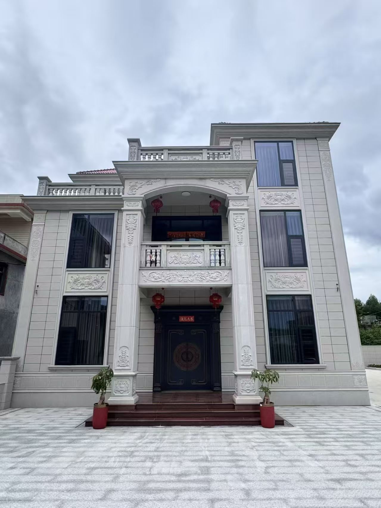 拉萨 芝麻白石材别墅干挂案例展示