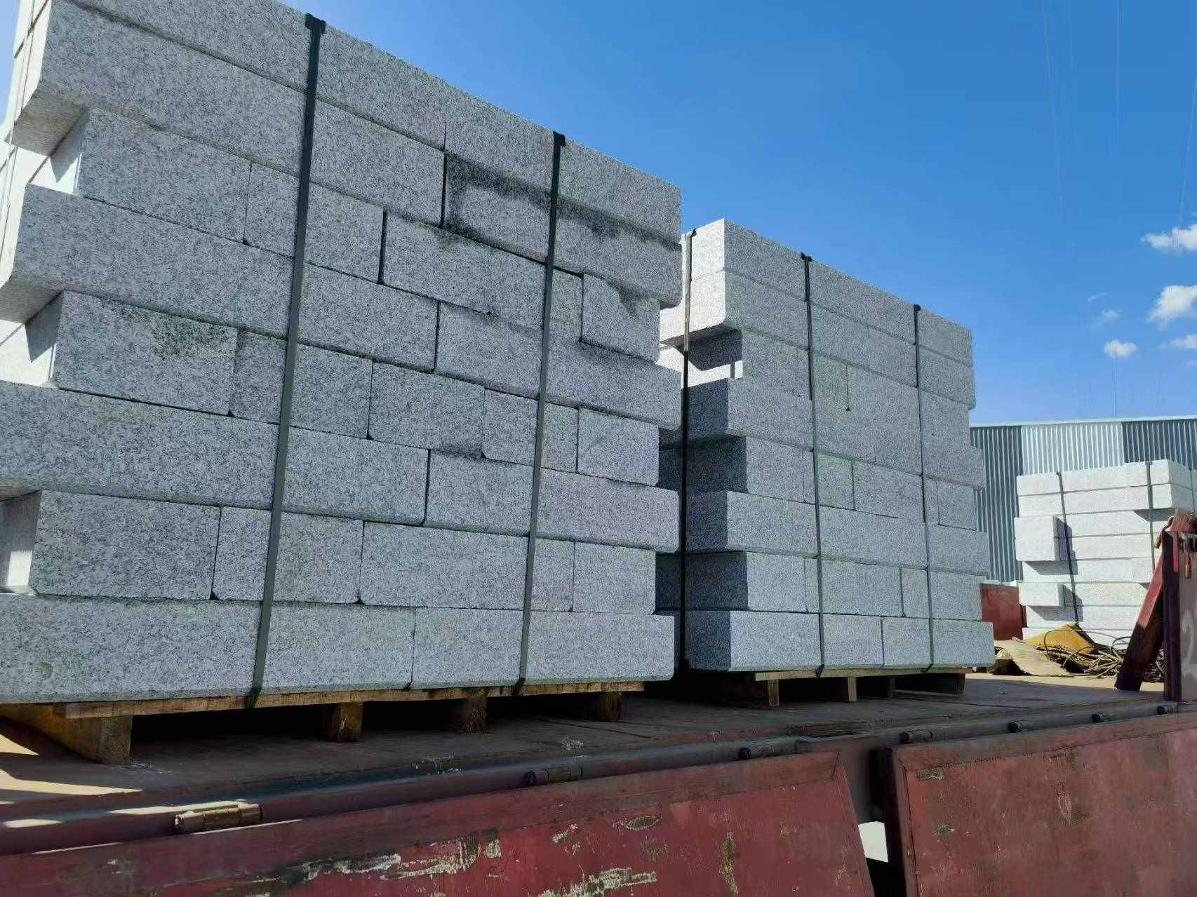 拉萨 路沿石装车出货