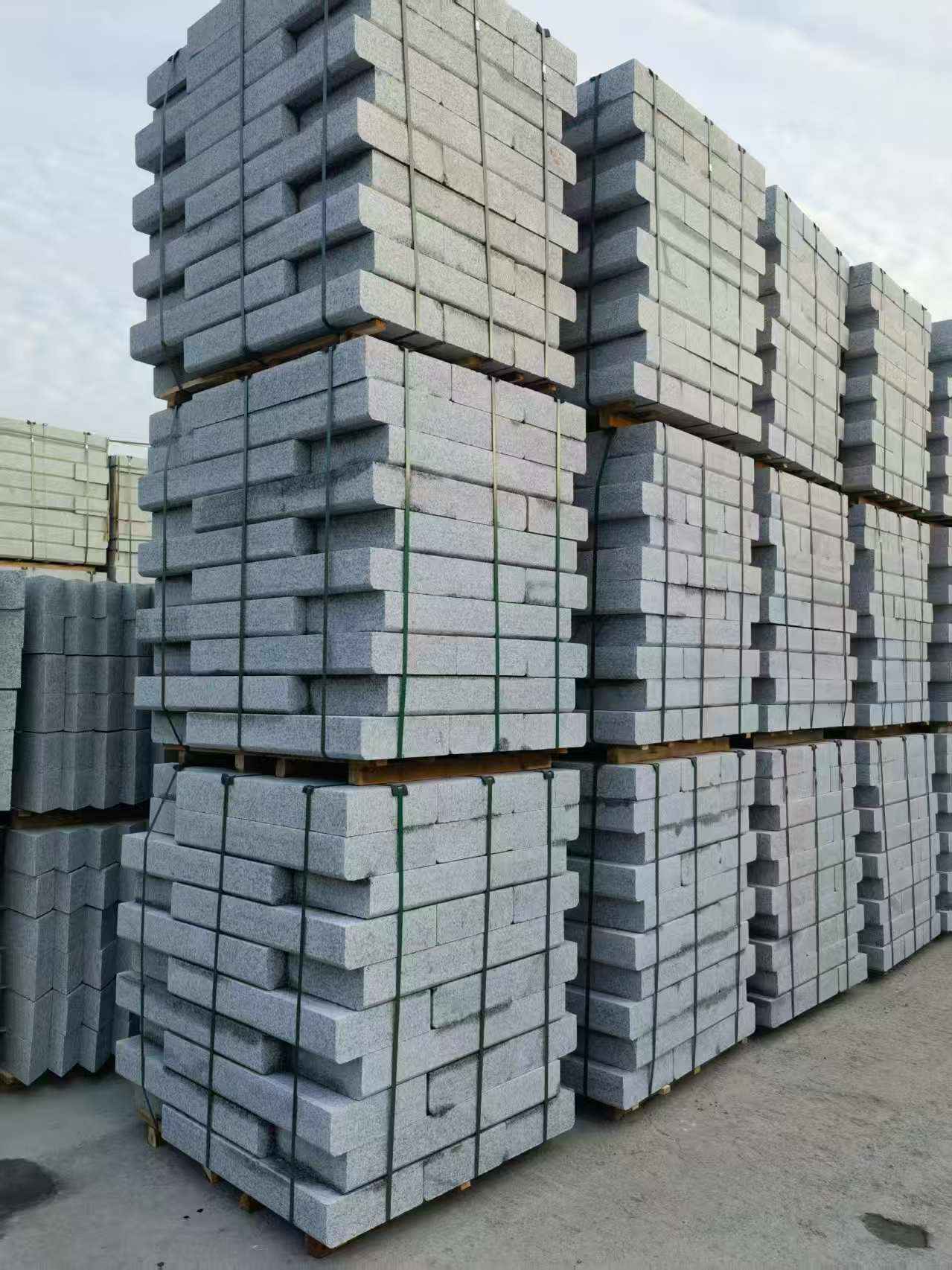 拉萨 路沿石（路侧石），颜色一致，尺寸标准