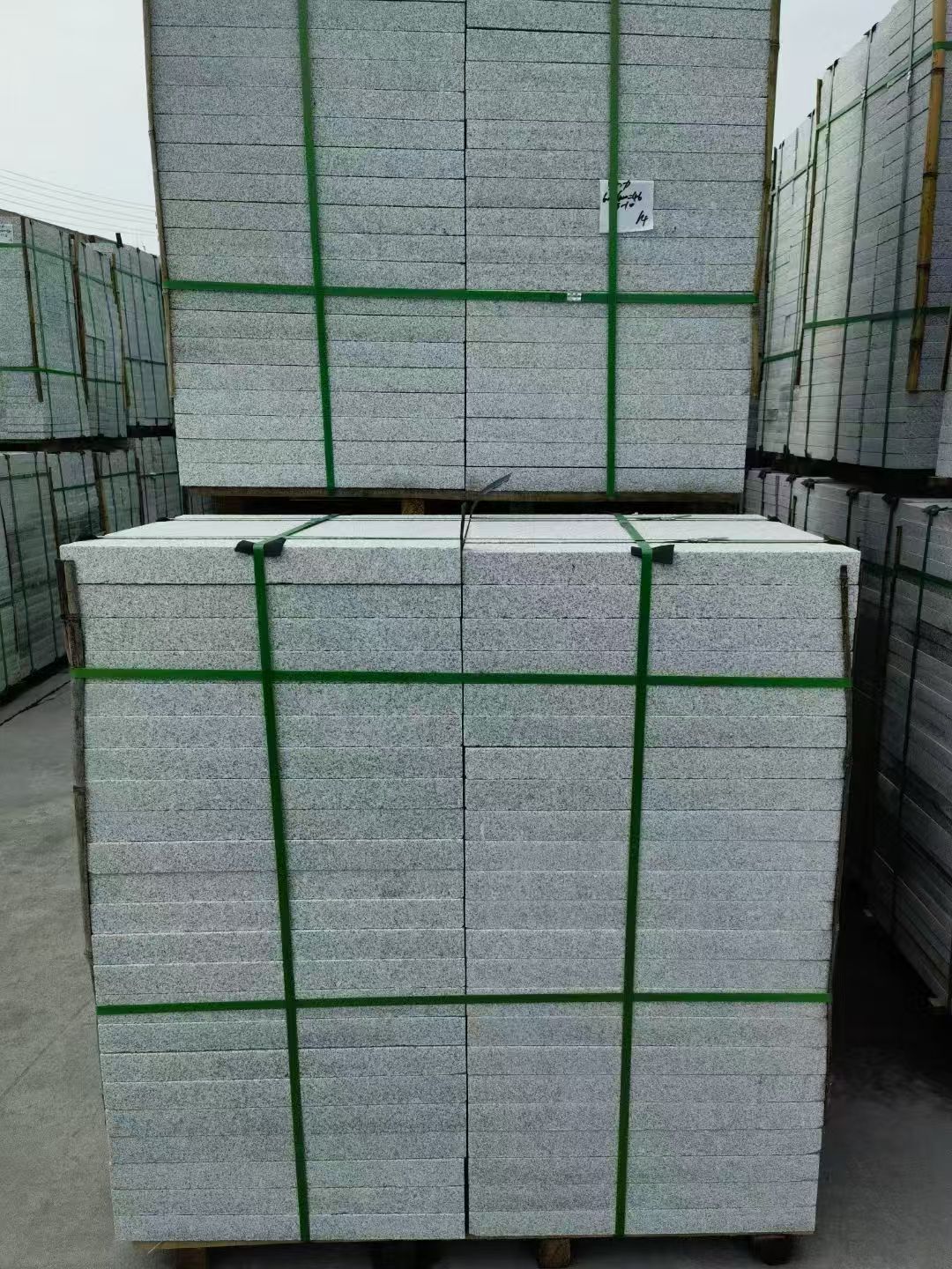 拉萨 火烧面地铺石，街道广场园林市政工程板，1.8~5.0厚均有现货