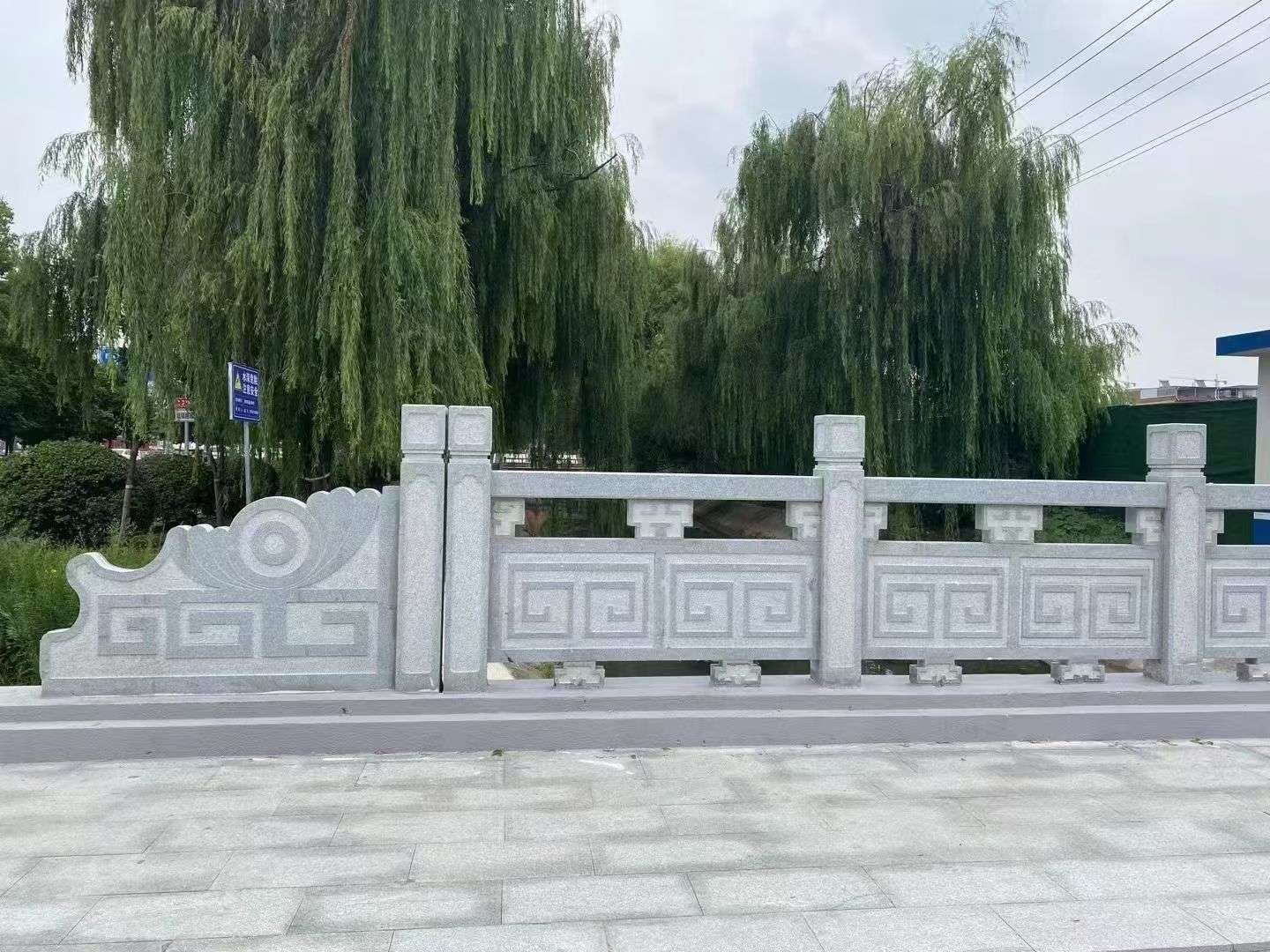 拉萨 芝麻灰桥栏杆、河道栏杆安装效果